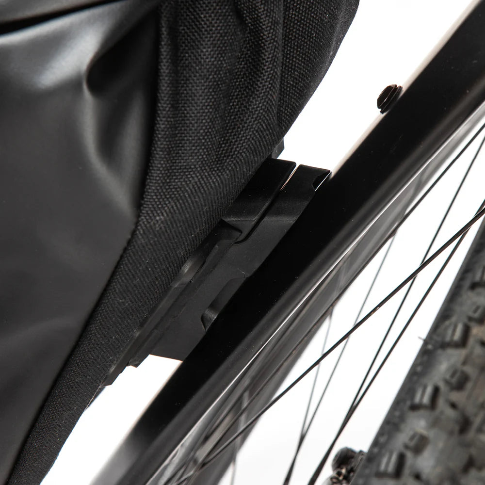 Haarukkalaukku RESTRAP SWITCH PANNIER 5 L Musta