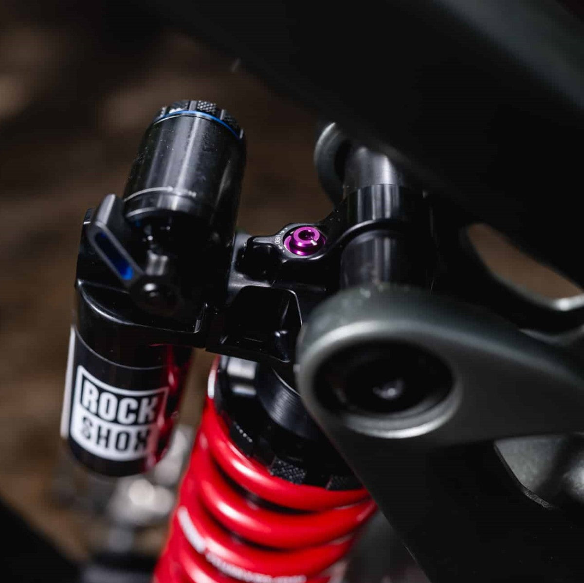 ROCKSHOX VIVID ULTIMATE RC2T HBO Trunnion jousitettu iskunvaimennin Santa Cruz Nomad 6 (2023+) -pyörään.