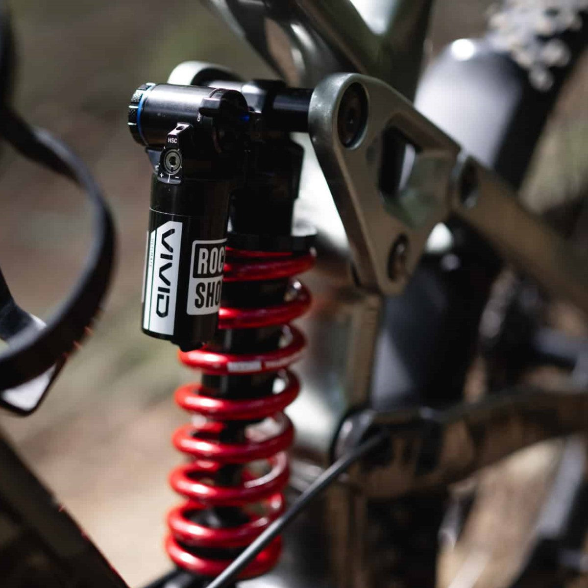 ROCKSHOX VIVID ULTIMATE RC2T HBO Trunnion jousitettu iskunvaimennin Santa Cruz Nomad 6 (2023+) -pyörään.