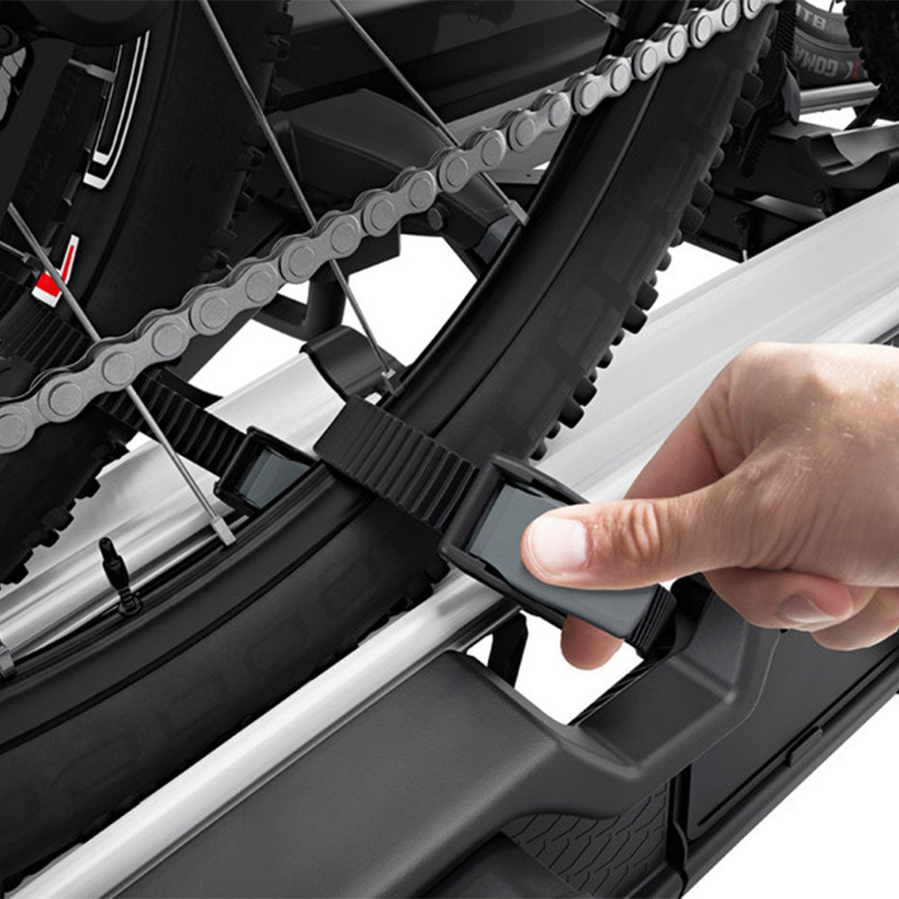 THULE VELOSPACE XT 3 -pyöräteline vetokoukussa