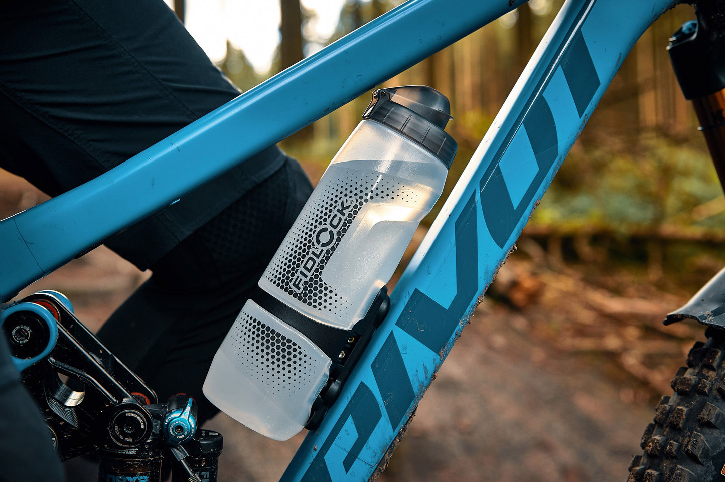 Pullo- ja pullonkantopakkaus FIDLOCK TWIST BIKE BASE 800 ml Läpinäkyvä