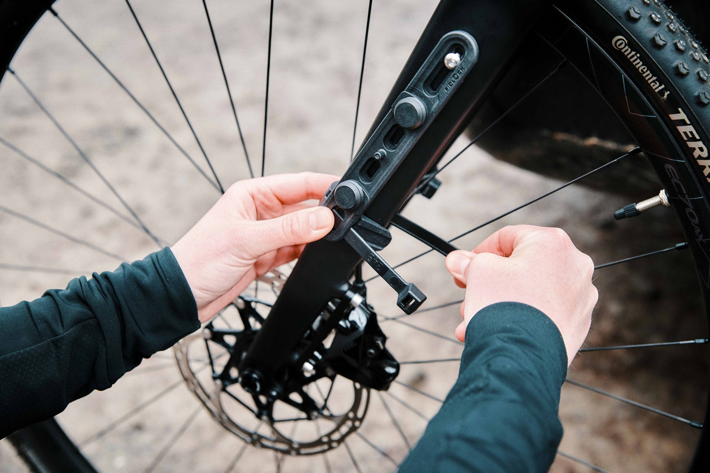 FIDLOCK TWIST VARIA BASE kiinnike Magneettinen ja mekaaninen musta