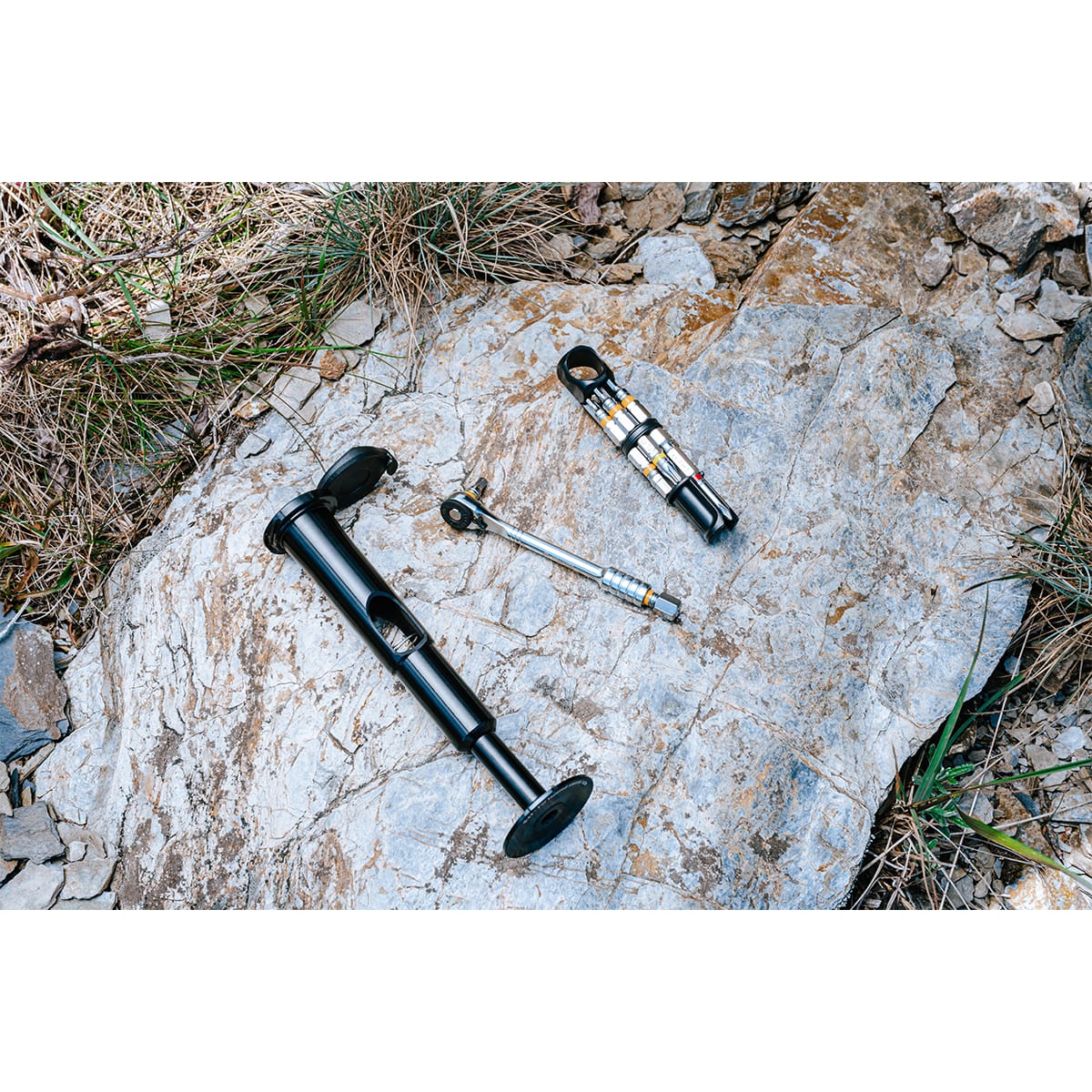 Integroitu monitoimityökalu Haarukkaputki 42 mm kapeneva GRANITE DESIGN STASH RT (10 työkalua) Musta