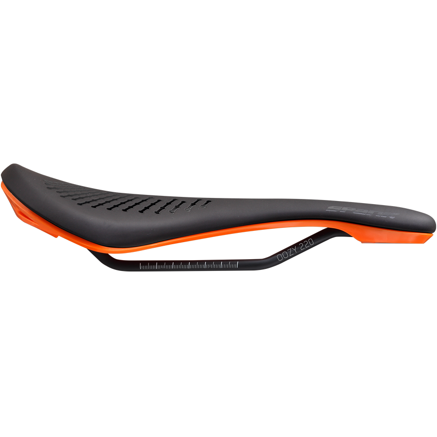 SPANK OOZY 220 144mm Satula CrN/Ti Rails Oranssi