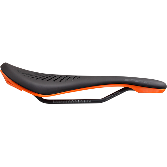 SPANK OOZY 220 144mm Satula CrN/Ti Rails Oranssi