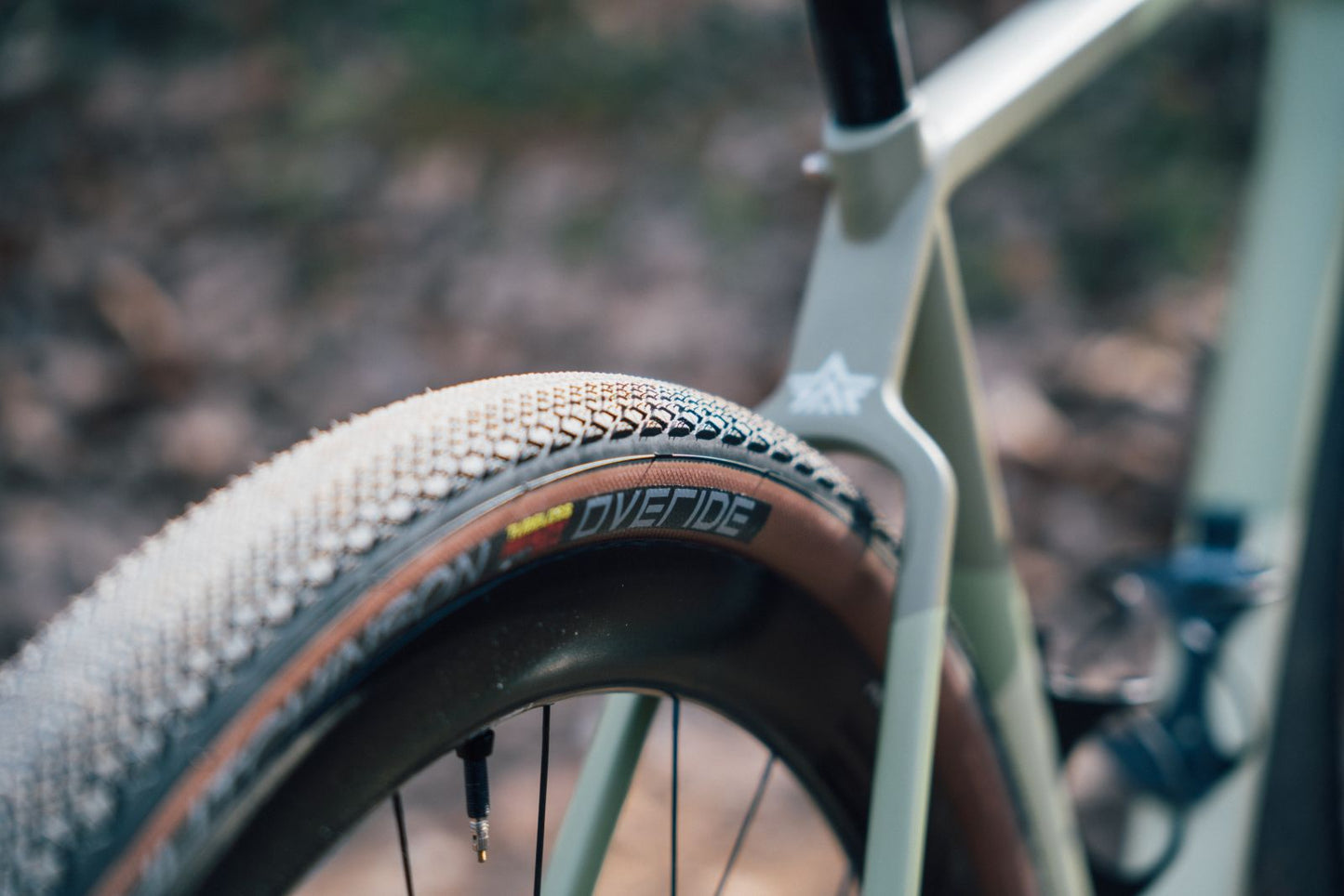 HUTCHINSON OVERIDE 700x40c Hardskin -rengas Tubeless Ready Beige