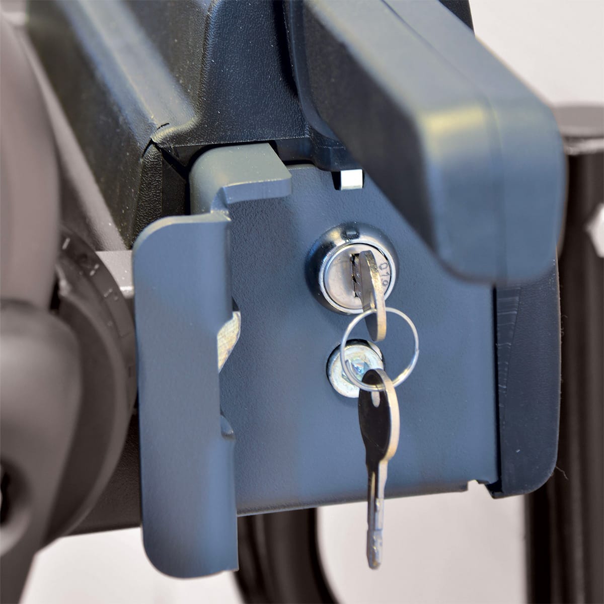 PERUZZO PURE INSTINCT 4 polkupyöräteline vetokoukussa