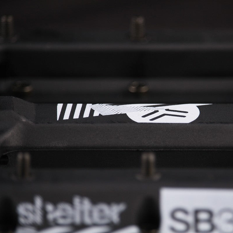 SB3 Shelter litteät polkimet Musta