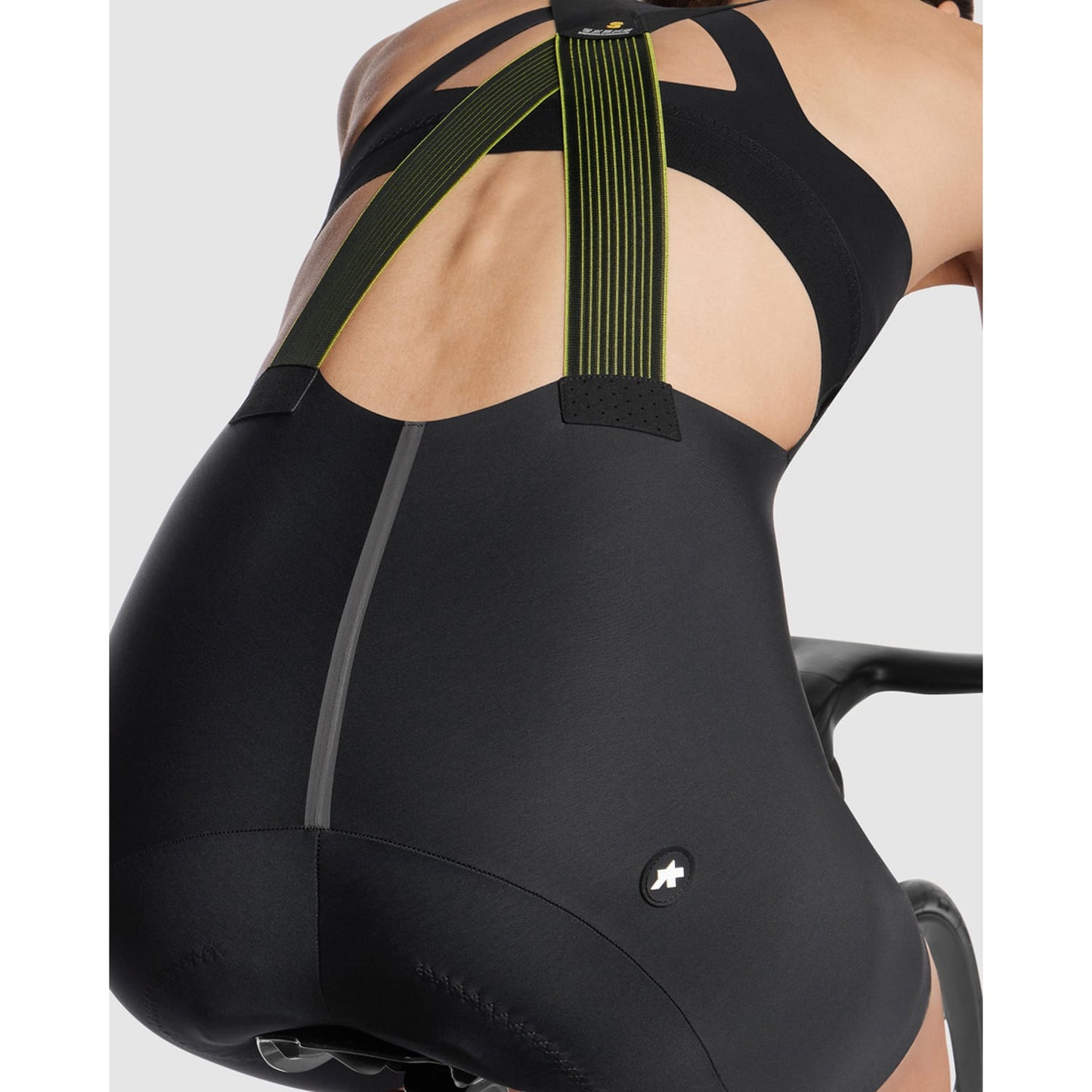 ASSOS DYORA R SPRING FALL Naisten lyhyet trikoot Musta