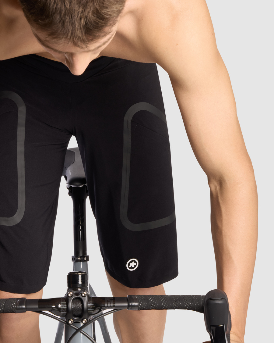 ASSOS TACTICA CARGO Shortsit T3 Musta