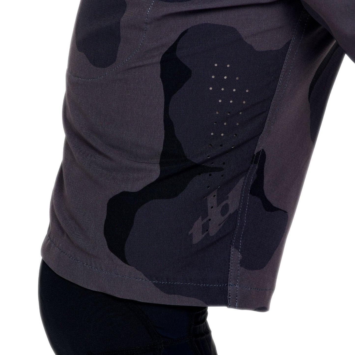 TROY LEE DESIGNS SKYLINE PRO FLOW CAMO Hiilishortsit vuorilla BN3TH