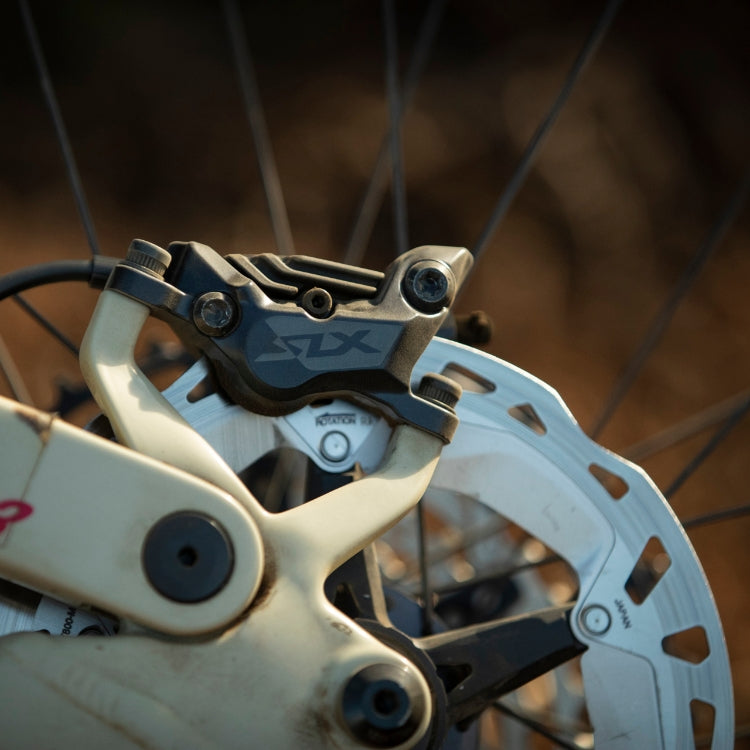 SHIMANO SLX M7120 4-mäntäinen levyjarrusatula