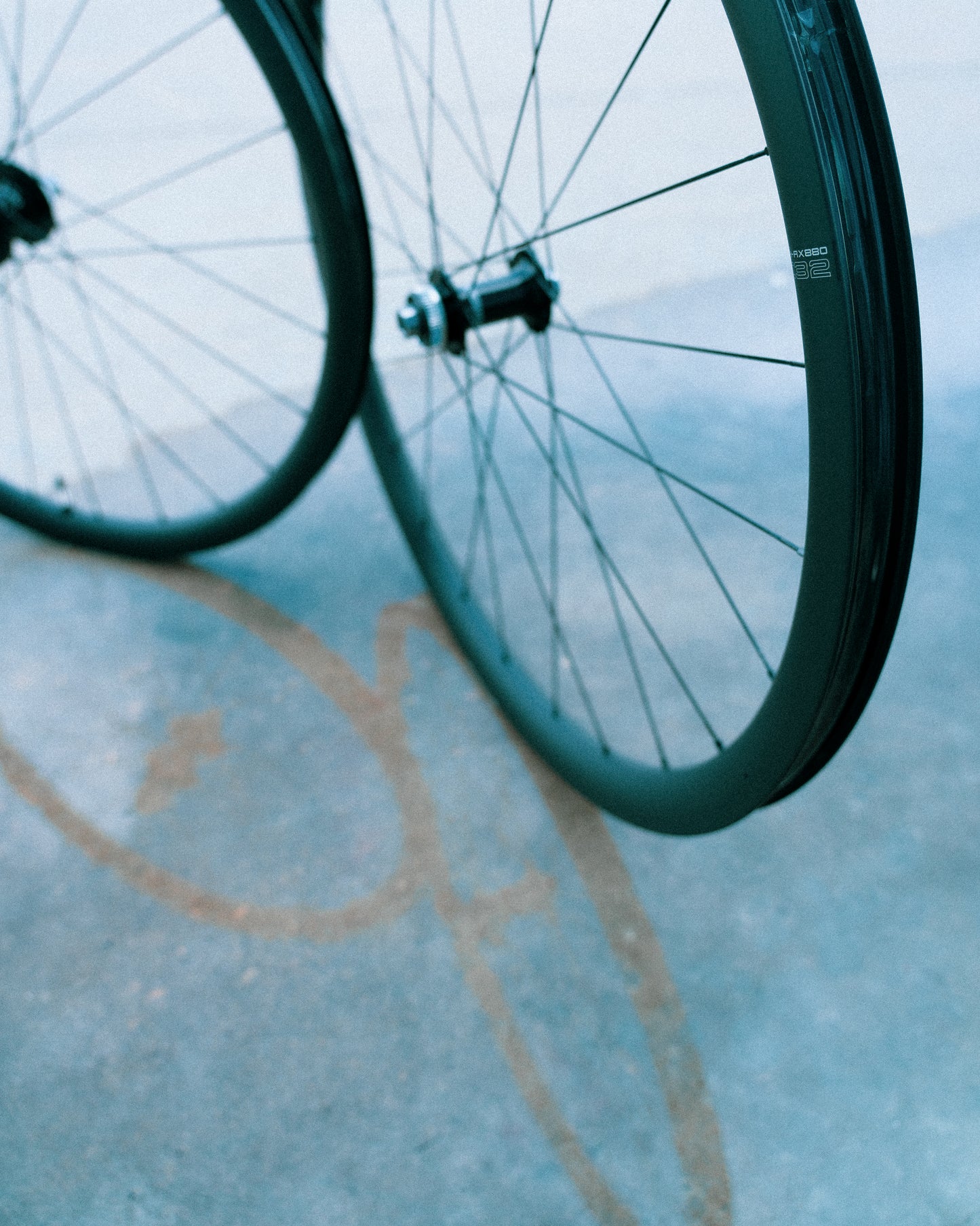 SHIMANO GRX WH-RX880 700c Tubeless Ready etupyörä (keskuslukitus)