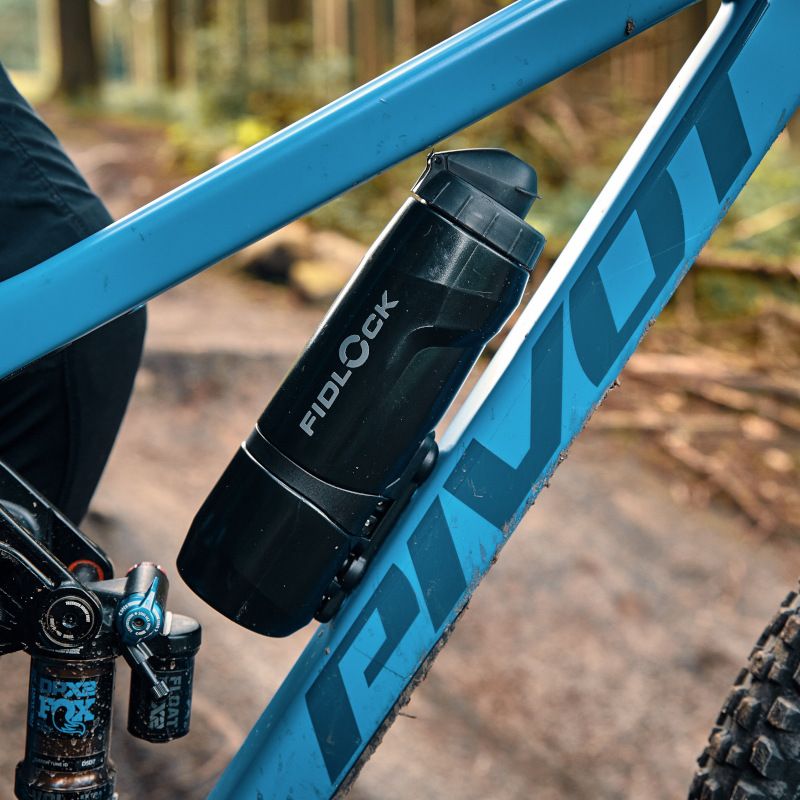 Pullo- ja pullonkantosarja FIDLOCK TWIST BIKE BASE 800 ml Musta