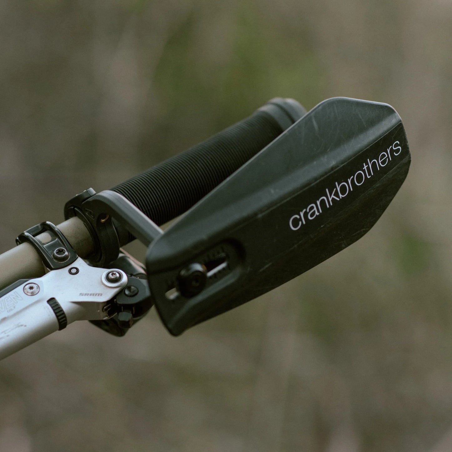 CRANKBROTHERS GUARDIAN Integroidut käsisuojat