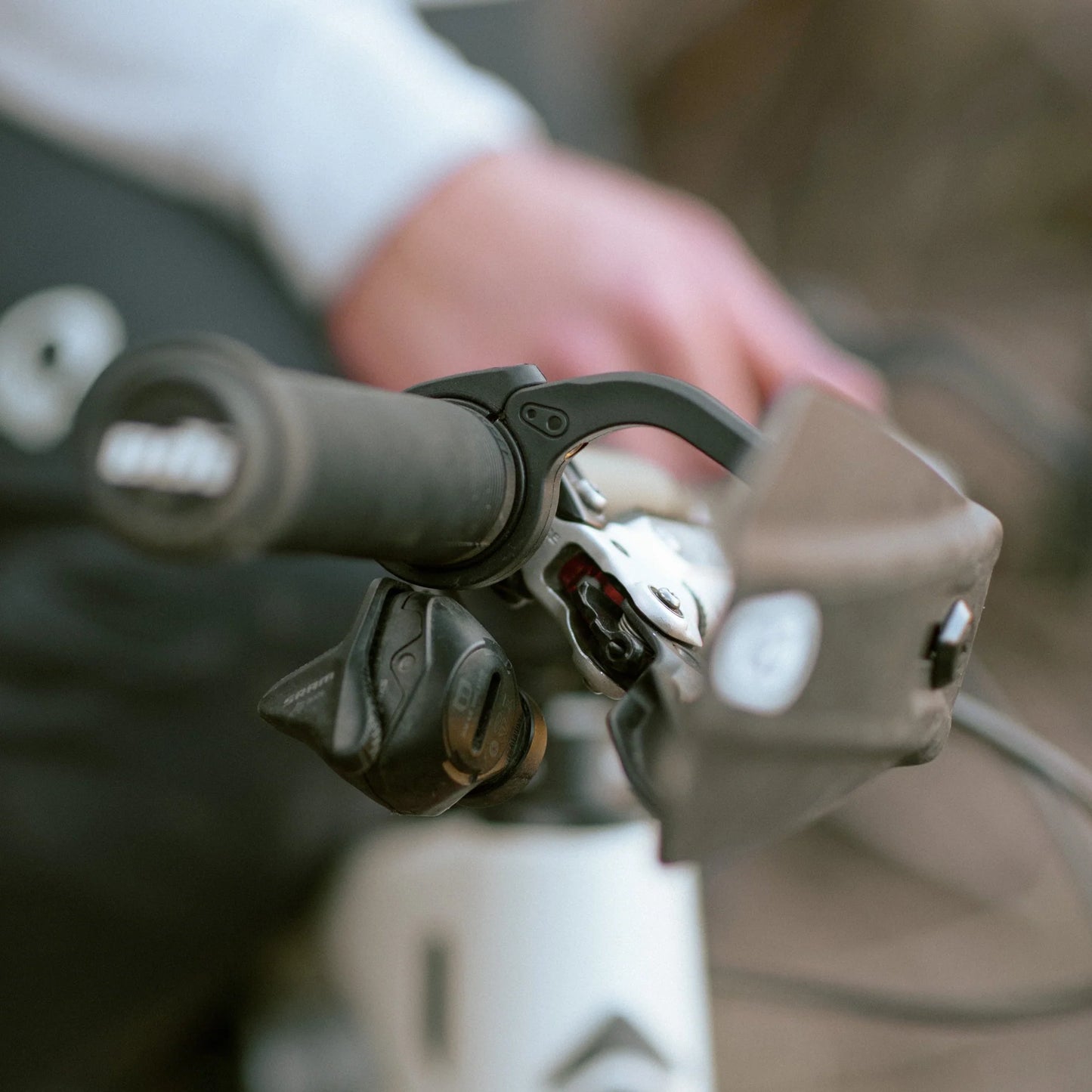 CRANKBROTHERS GUARDIAN Integroidut käsisuojat