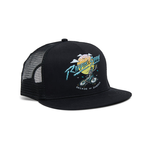 DHARCO FLAT BRIM TRUCKER RIPPIN JA SIPPIN lippis musta