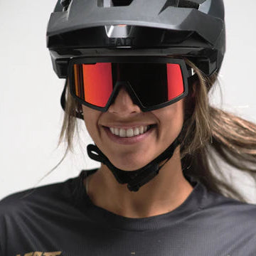 LEATT MADVIZ ONE -lasit musta/valkoinen IRIZ punainen 15 VLT