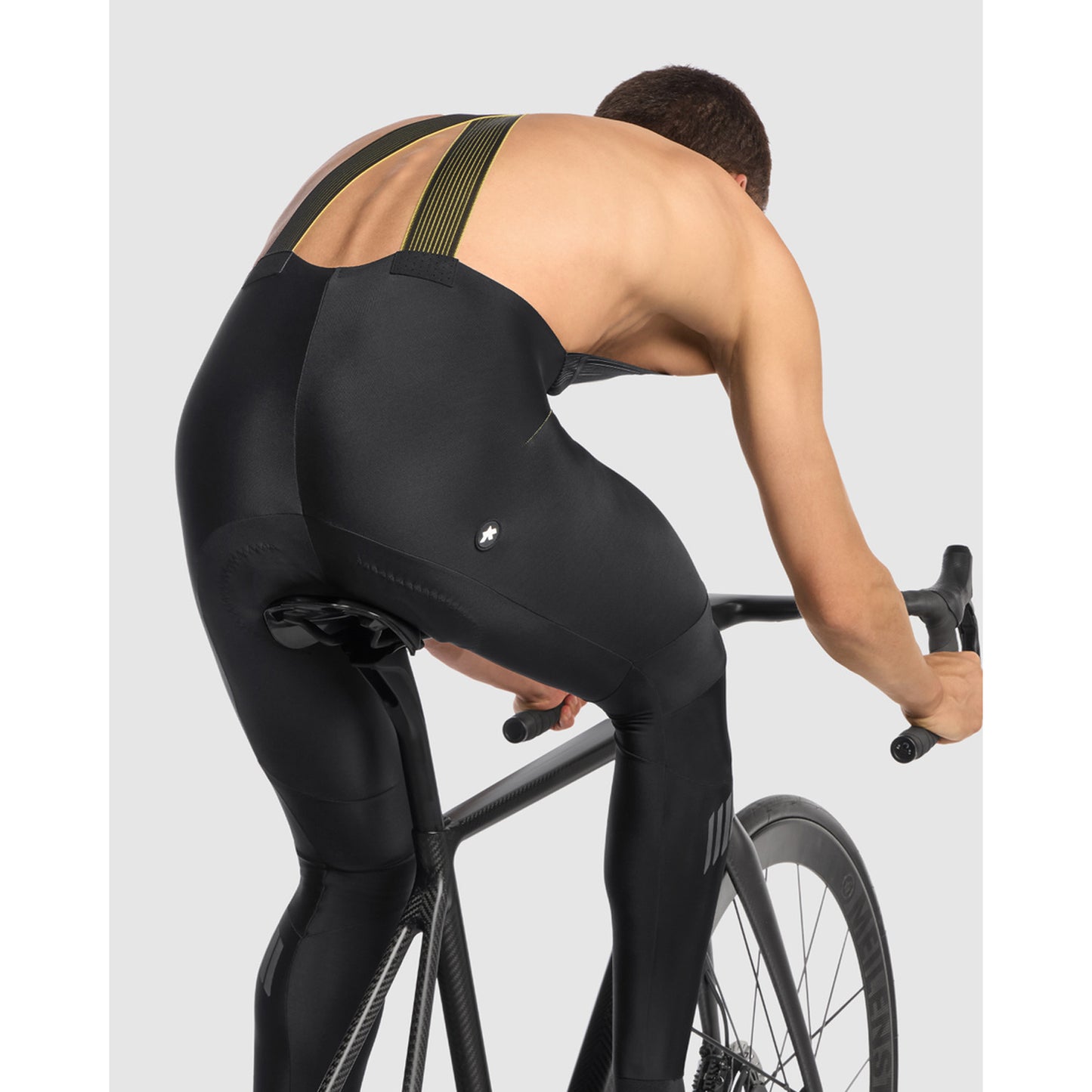 ASSOS RS S11 Black Series - mustat sarjan rintalappuhousut