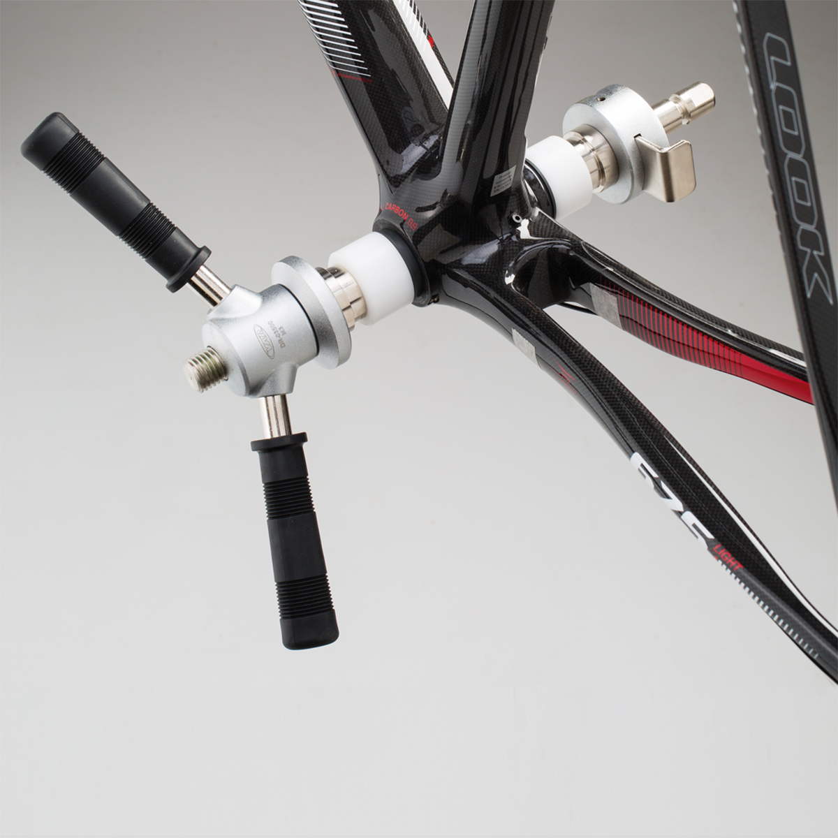 VAR ohjaus- ja laakeripuristin DR-03500