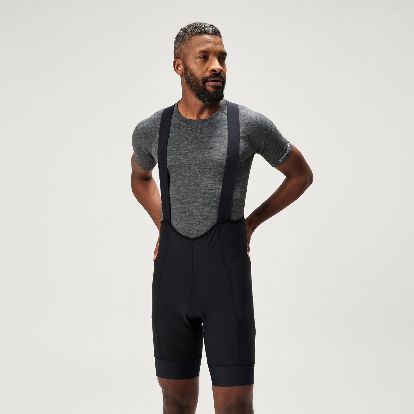 ENDURA LOOP Bib Short Musta 2025