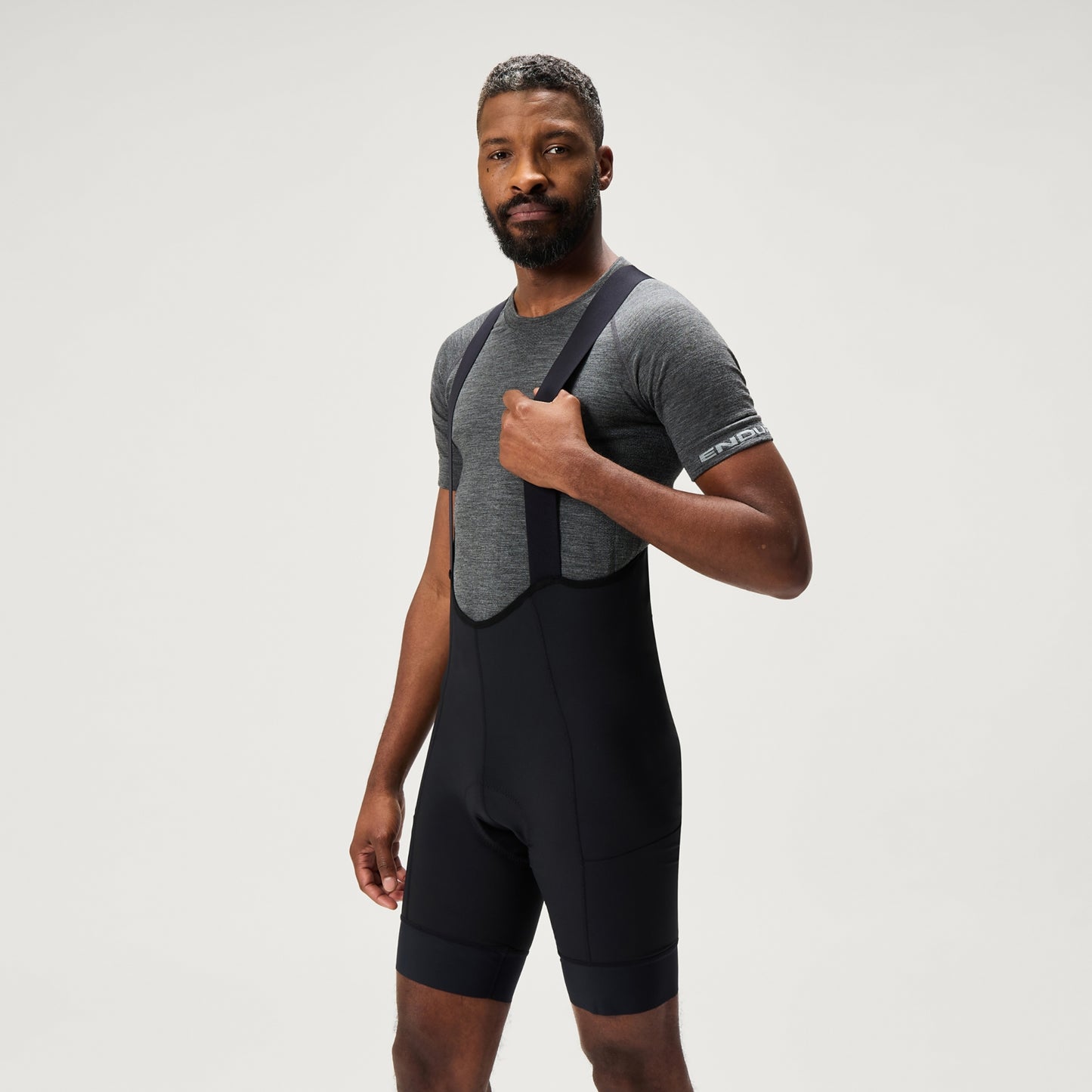 ENDURA LOOP Bib Short Musta 2025