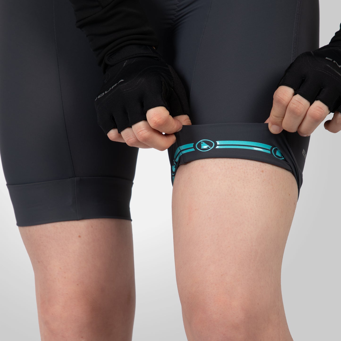 Naisten ENDURA XTRACT LITE Bib Tight Harmaa 2025