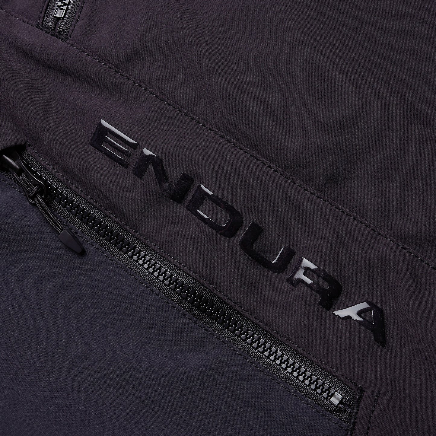 ENDURA MT500 SPRAY shortsit Musta 2025