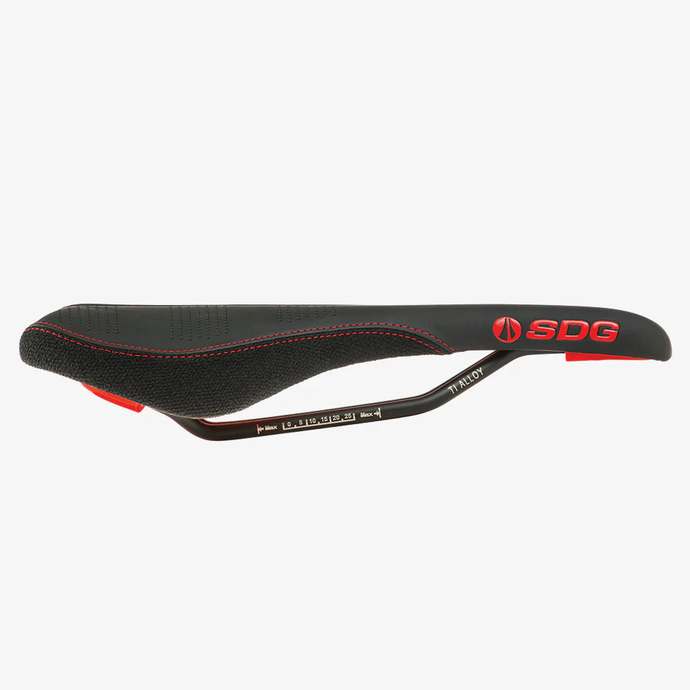 SDG RADAR MTN Rails Titanium-Alu Satula Musta/Punainen