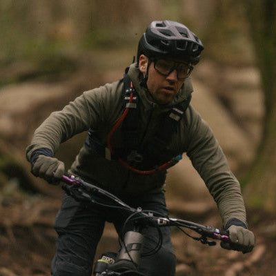 USWE MTB HYDRO 3 L nesteytyslaukku musta/punainen