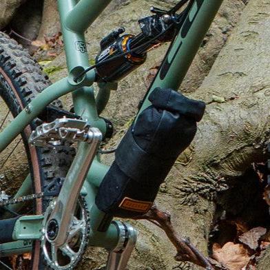 Runkolaukku RESTRAP DOWNTUBE BAG 1.2L Musta