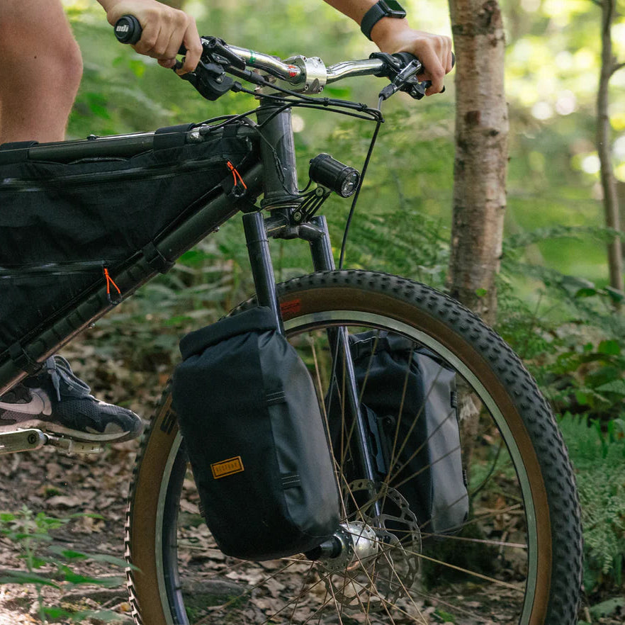 Haarukkalaukku RESTRAP SWITCH PANNIER 5 L Musta