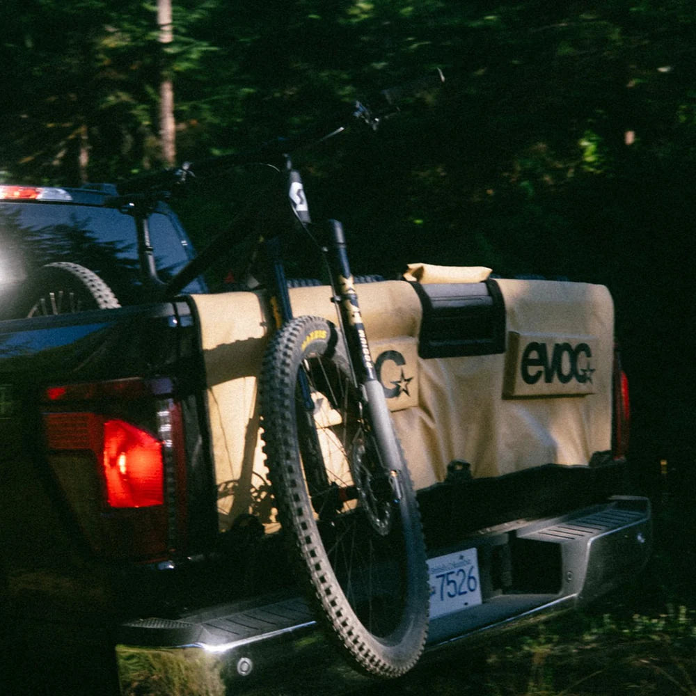 Takaluukun suojus EVOC TAILGATE PAD Beige