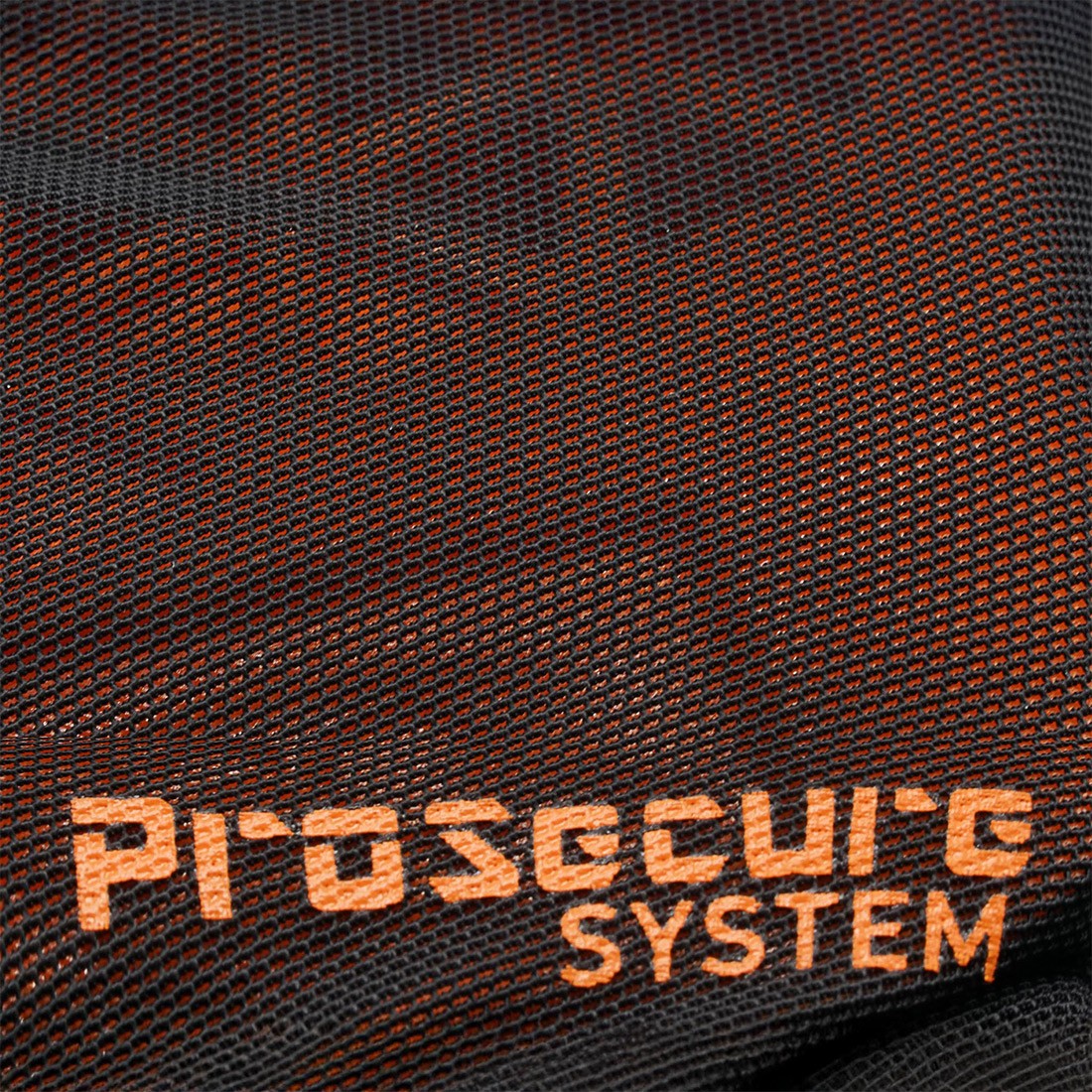 RACER ALPHA EVO -rintakilpi Musta