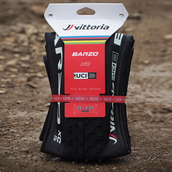 VITTORIA Barzo 29x2.25 TLR "UCI Rainbow Edition" Tubeless Ready Pehmeä rengas VITTORIA Barzo 29x2.25 TLR "UCI Rainbow Edition" Tubeless Ready Soft -rengas