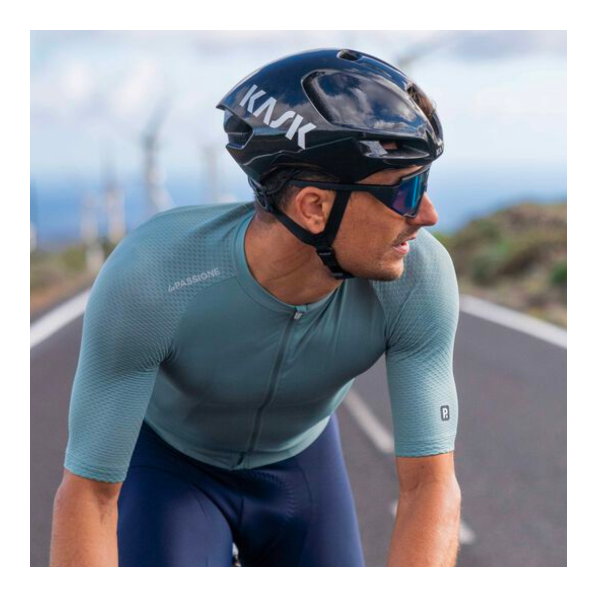 KASK UTOPIA Y Road kypärä Musta