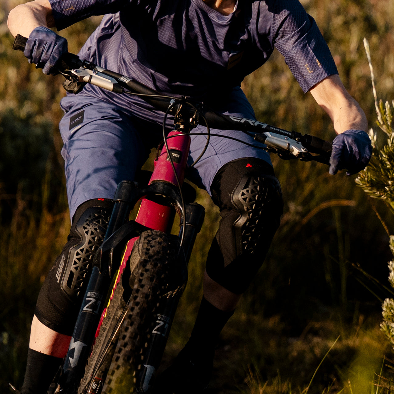 LEATT FLEXMESH polvisuojat Musta