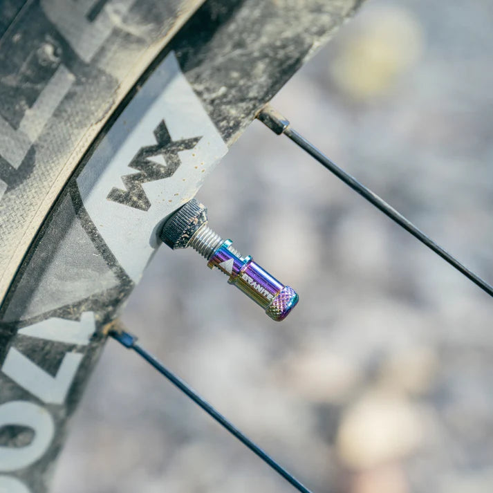 GRANITE DESIGN JUICY NIPPLE venttiilin korkin irrottaja (x2) Petroliittiöljy