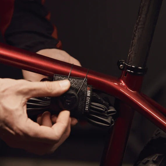 Yleishihna KOM CYCLING TUBE STRAP KOM pyöräilyputken hihna