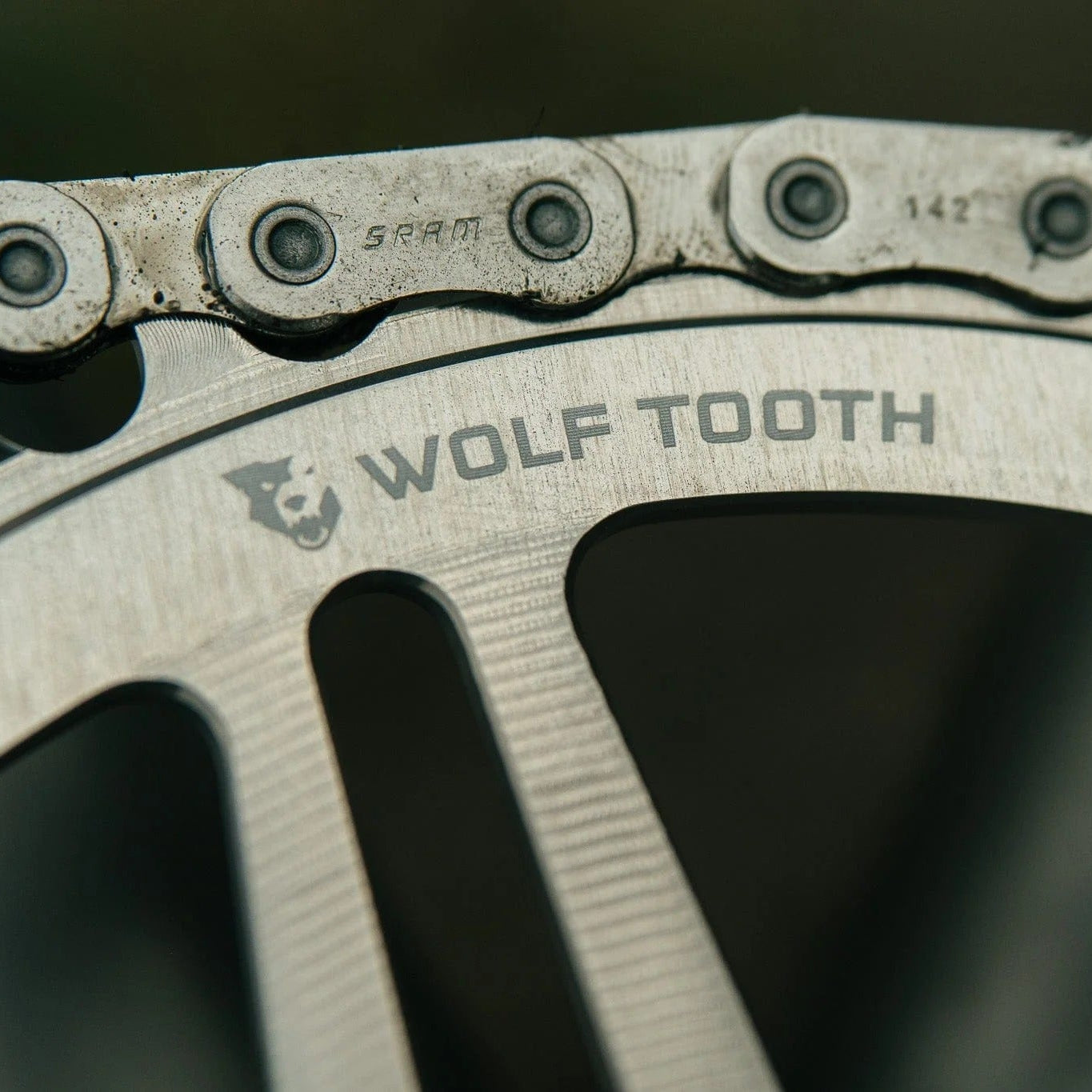 WOLF TOOTH Direct Mount SRAM 8 reiän Raw Silver Mono-ketjupyörän ketjupyörä.