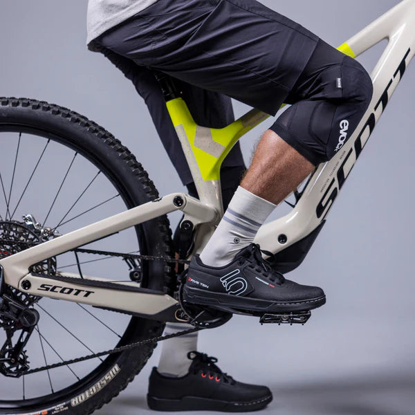 EVOC PROTECTOR LS FLEX LITE polvisuojat