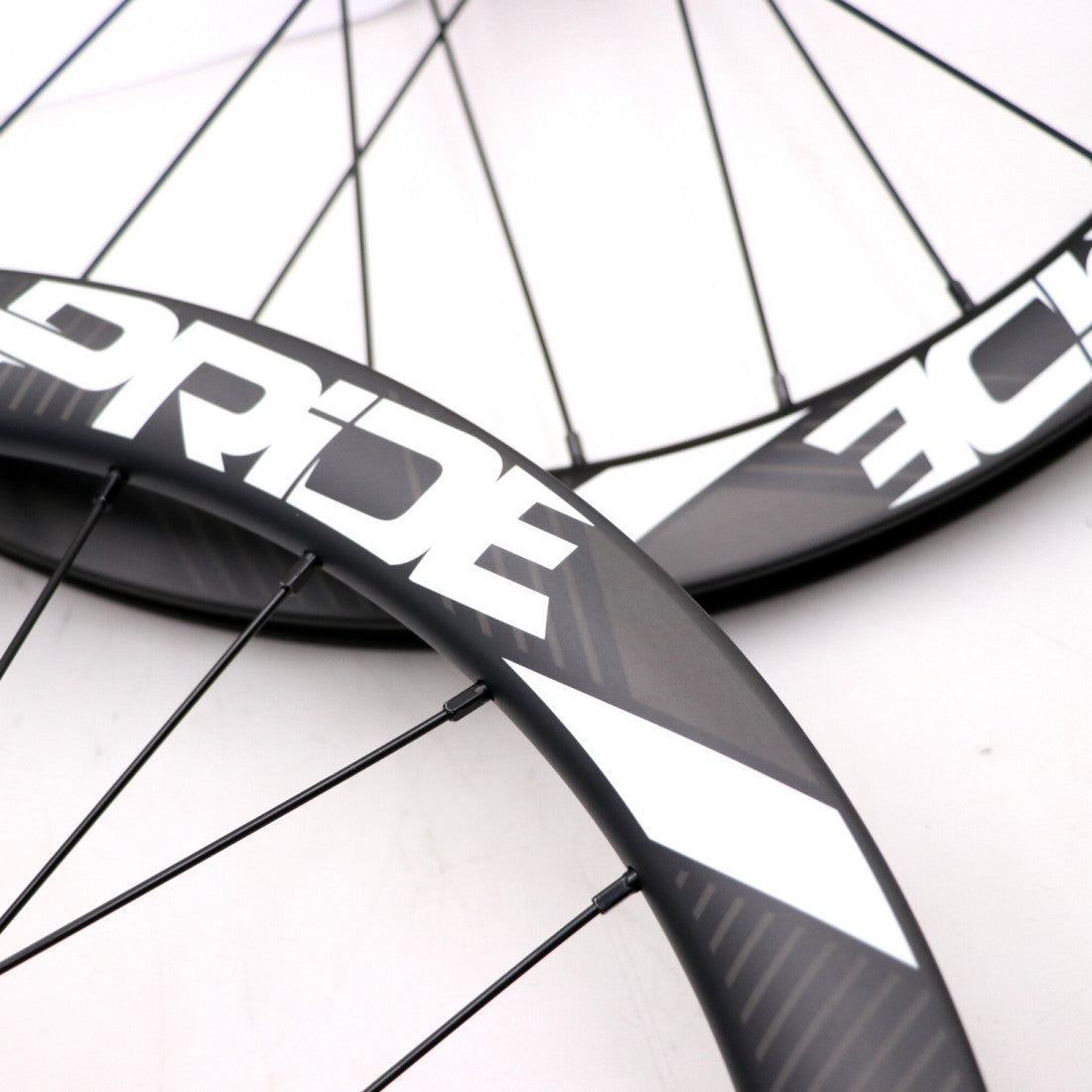 PRIDE 20" (451mm) Hiilikuitu Gravity Matt Disc Pride Control V1 10/10mm Akselit Punainen Pyöräpari
