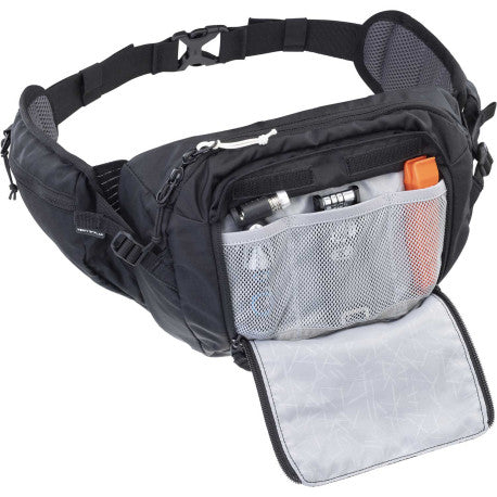 EVOC HIP PACK 3 L + 1,5 L vesipussi musta