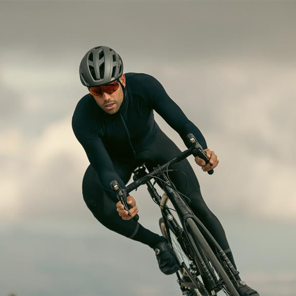 LAZER STRADA KINETICORE Titanium Road kypärä