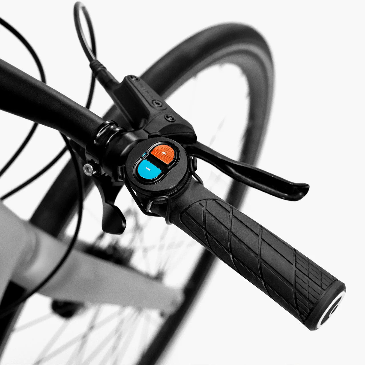 ZWIFT COG&CLICK Muli-Trainer-sarja WAHOO KICKR v6:lle ja KICKR CORE:lle.