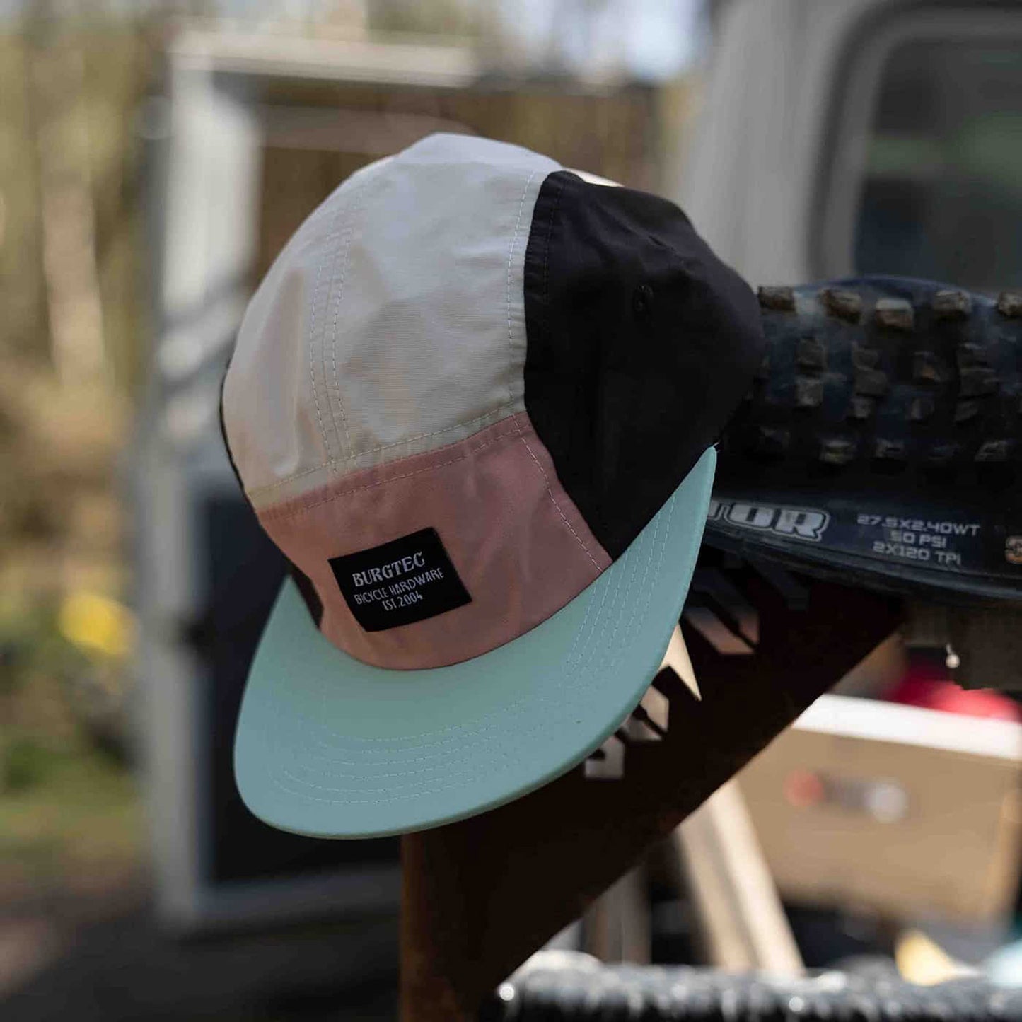 BURGTEC COURIER FIVE PANEL -lakki Neopolitan