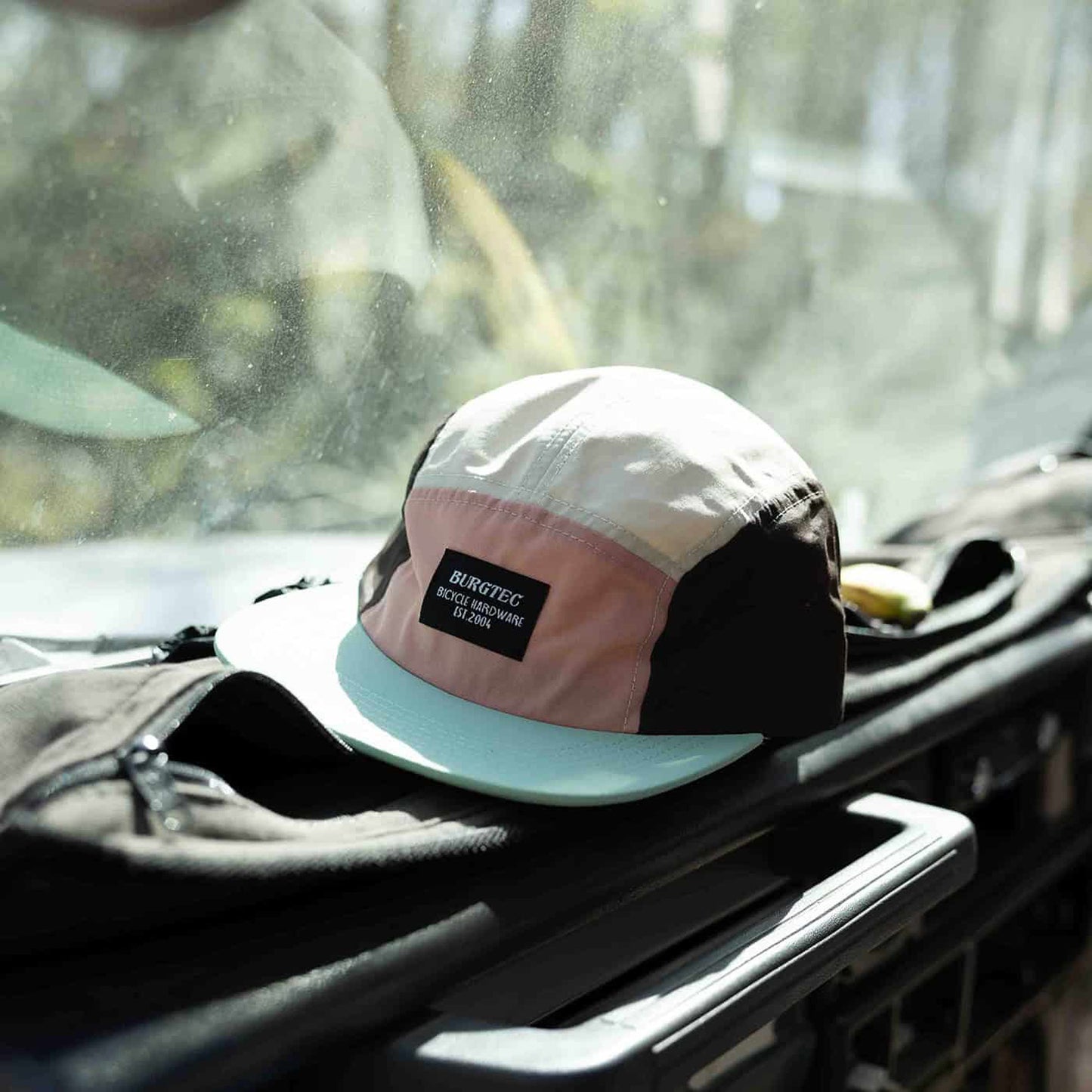 BURGTEC COURIER FIVE PANEL -lakki Neopolitan