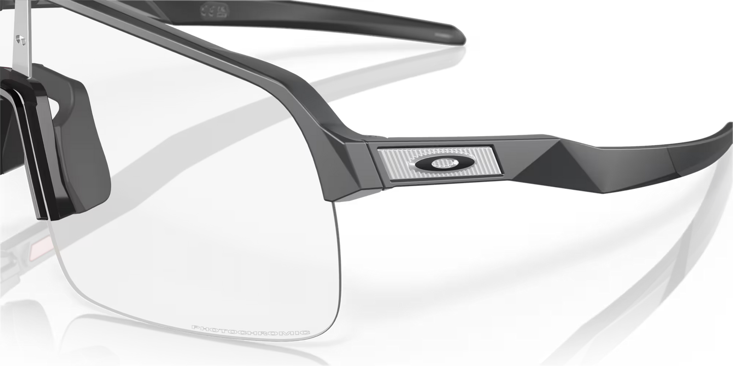OAKLEY SUTRO LITE Matt Carbon Clear Photochromic-linssi - O9463-4539