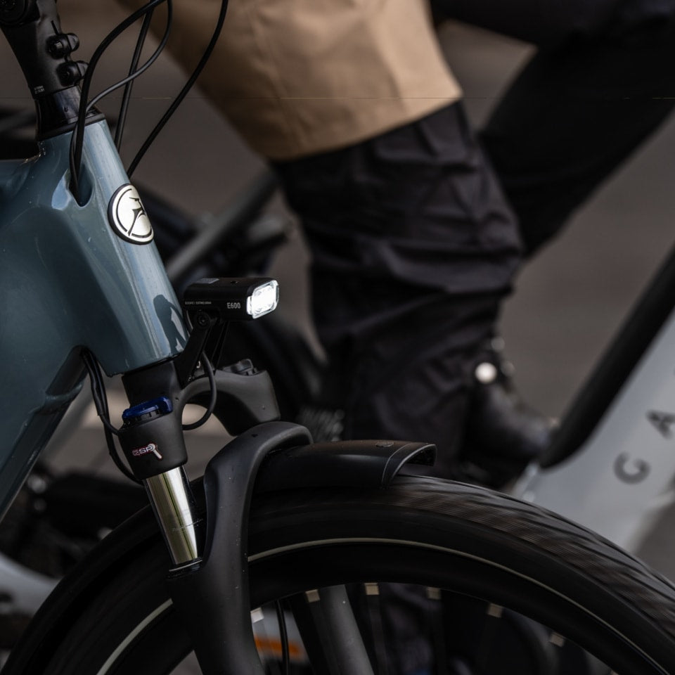 BBB E-STRIKE URBAN 600 etuvalaisin langallisella ohjauksella