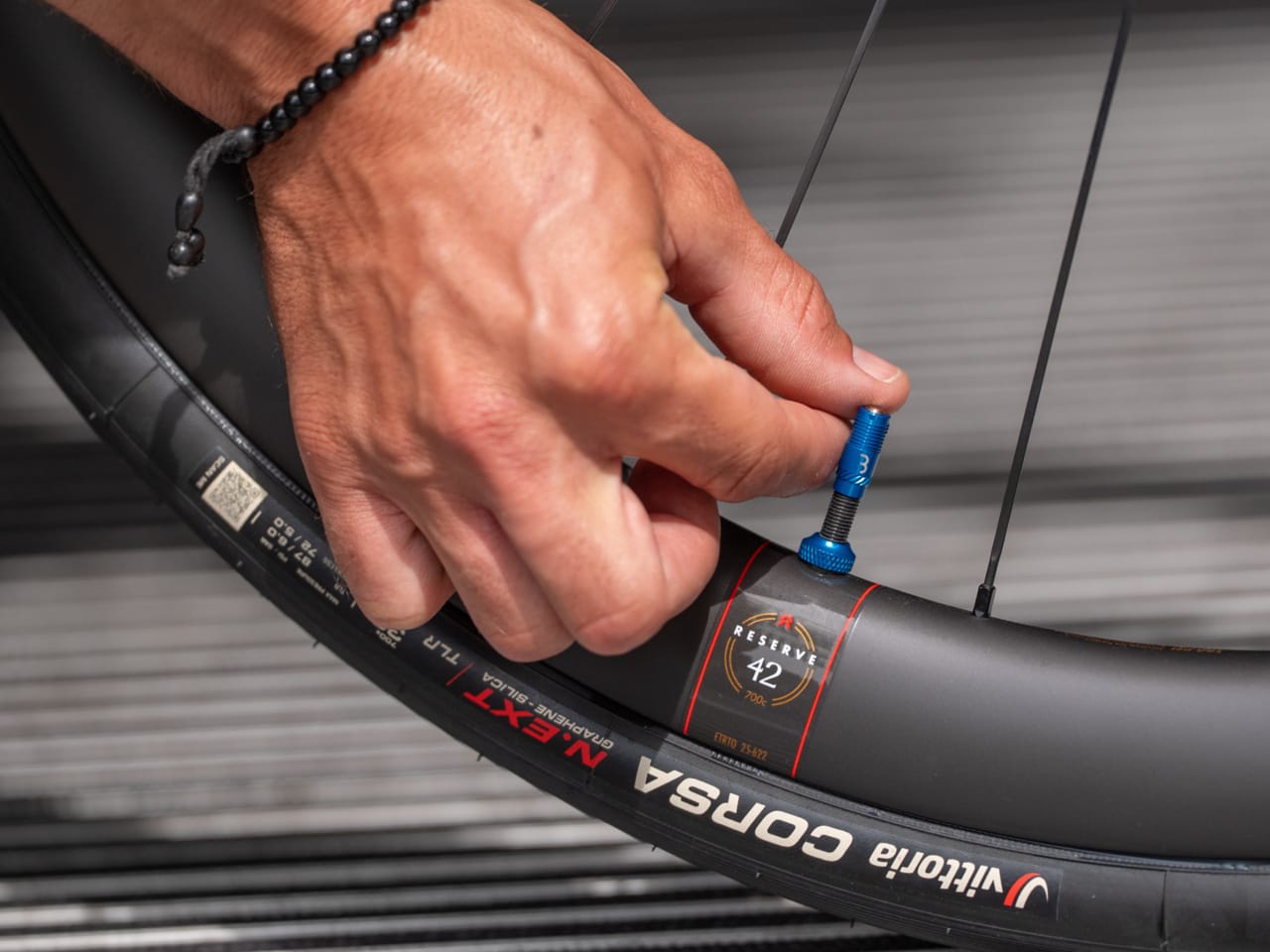 2 BBB CORE CAP -venttiilin päät, joissa on mutterit Sininen